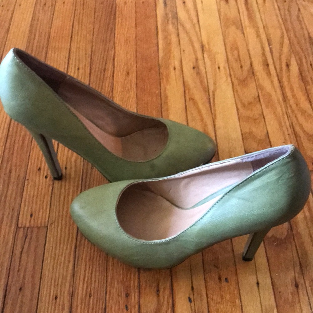 Shoes - Picture 4 of 5